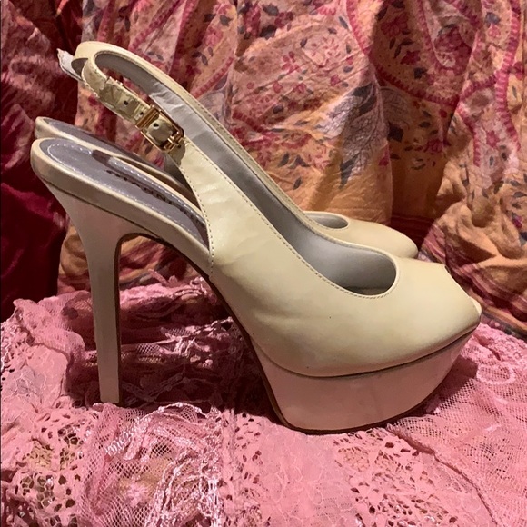 🦋5 for $15 item!Opalescent Gianni Bini heels - Picture 3 of 9